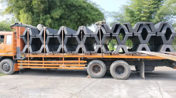 Ekspedisi Jawa Kalimantan: Harga Pengiriman Murah & Sewa Truk 2025