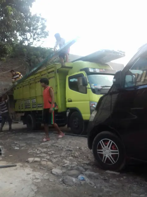 Ekspedisi Jawa NTB: Tarif Pengiriman Murah & Sewa Truk Terpercaya 2025