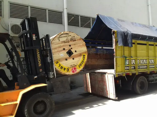 Sewa Truk Tronton Terdekat Jakarta Selatan, Pilihan Ideal untuk Distribusi Besar