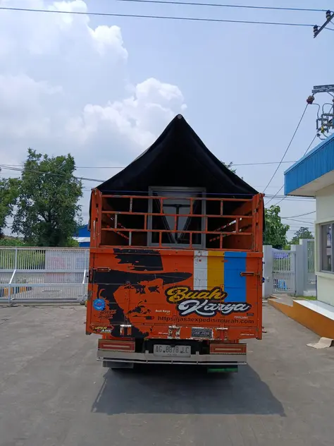 Rental Truk Ekspedisi Tujuan Karawang Jombang, atasi tantangan distribusi industri manufaktur