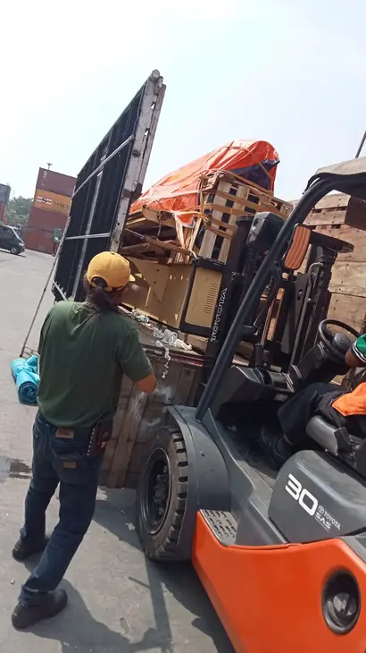 Rental Truk Ekspedisi Rute Cikarang Ngawi, mendukung distribusi garmen & sepatu