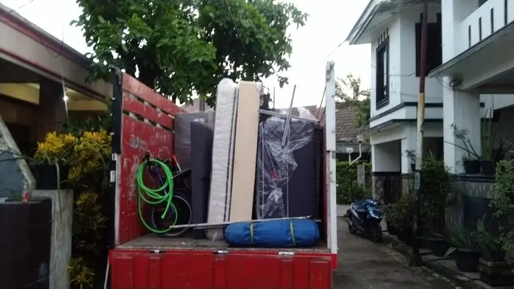 Rental Truk Ekspedisi Tujuan Karawang Nganjuk, tangguh untuk aktivitas industri lokal