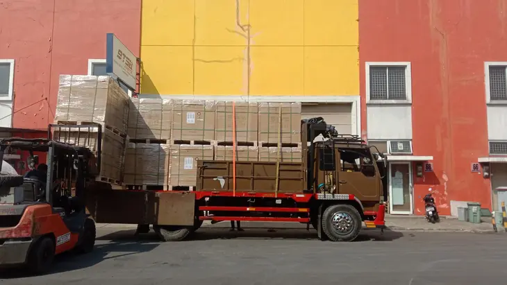 Penyewaan Truk Ekspedisi Rute Cikarang Surabaya, solusi cargo industri manufaktur