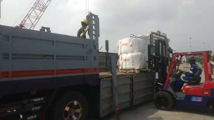 Penyewaan Truk Ekspedisi Rute Jakarta Sumenep, meningkatkan efisiensi pengiriman garmen & sepatu