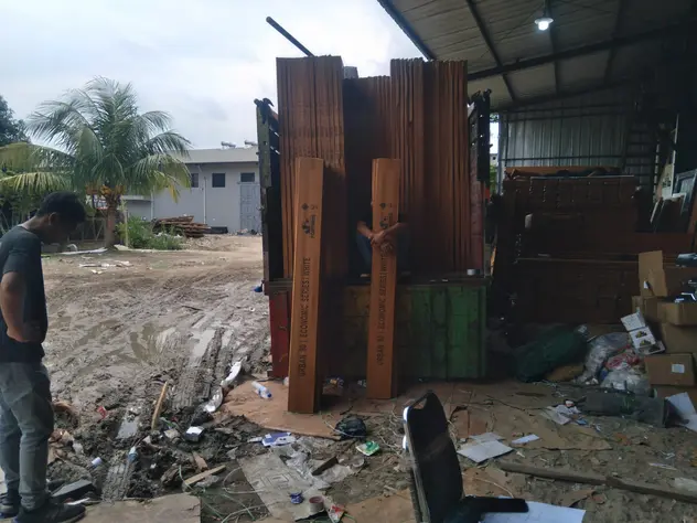 Rental Truk Ekspedisi Rute Cikarang Sampang, mendukung sektor garmen dan sepatu