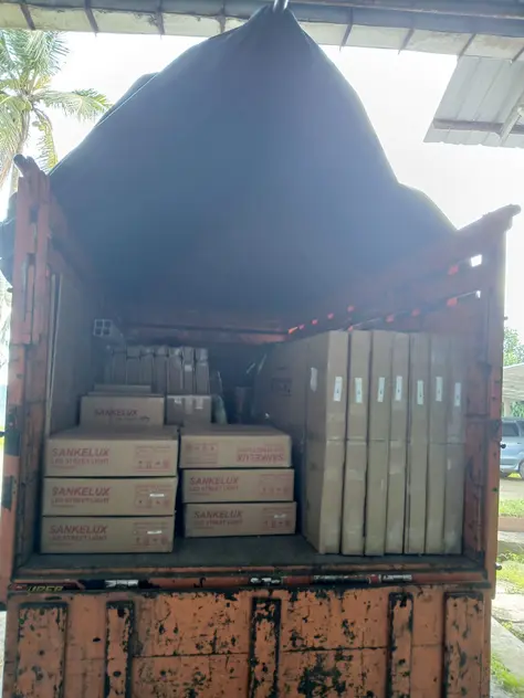 Rental Truk Ekspedisi Tujuan Tangerang Sampang, mendukung industri garmen & sepatu