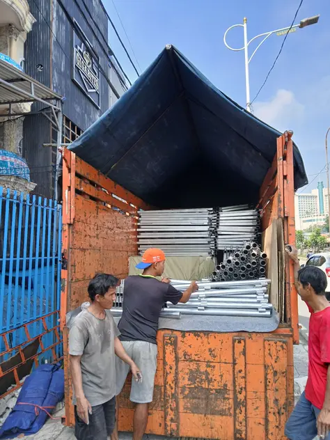 Sewa Truk Ekspedisi Tujuan Jakarta Surabaya, mendukung distribusi bahan bangunan dan proyek konstruksi